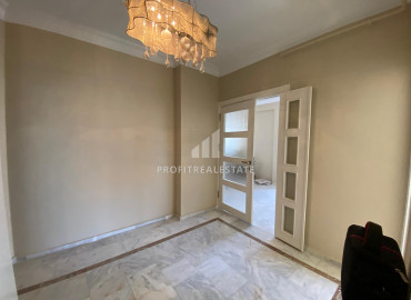 Renovated 3+1 apartment with gas heating in a residence with a swimming pool in the center of Mezitli, Mersin ID-8608 фото-6