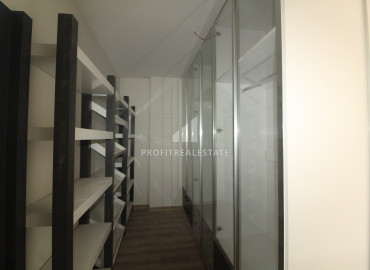 Квартира с четырьмя спальнями в новом комплексе с комфортной инфраструктурой, в Соли, Мерсин ID-8690 фото-21