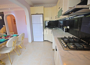 Two bedroom apartment, with a rich interior, 200 meters from the sea, Mahmutlar, Alanya, 125 m2 ID-8732 фото-7