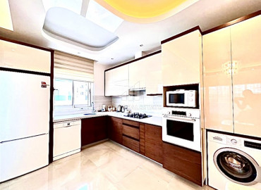 Двухкомнатная квартира с мебелью и бытовой техникой в элитном комплексе, в 400м от моря в Махмутларе ID-8779 фото-5