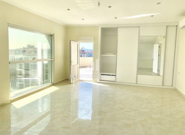 View duplex penthouse 5 + 2 without furniture and household appliances 50 meters from the sea in Kestel ID-9094 фото-15}}