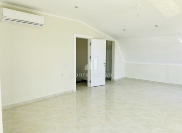 View duplex penthouse 5 + 2 without furniture and household appliances 50 meters from the sea in Kestel ID-9094 фото-19