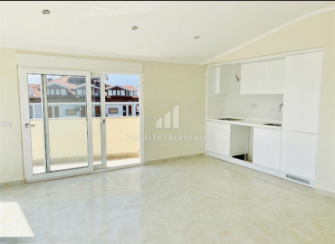 View duplex penthouse 5 + 2 without furniture and household appliances 50 meters from the sea in Kestel ID-9094 фото-20