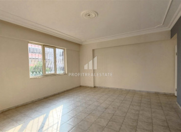 Three bedroom apartment with a separate kitchen on the first coastline in Mahmutlar ID-9249 фото-8}}