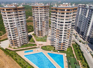 Two bedroom apartment of different sizes on different floors in a premium class residence in Cesmeli, Mersin ID-9285 фото-16}}