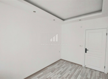 Renovated two bedroom apartment on the main street of Mahmutlar, 150 meters from the sea ID-9404 фото-15