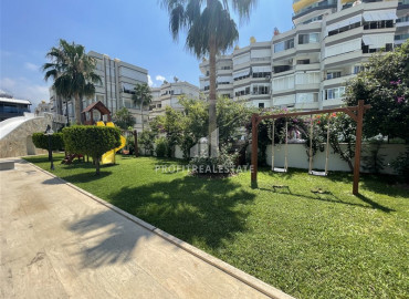 Apartment 2 + 1, with an area of 135m² in an excellent residence on the first coastline in Mahmutlar ID-9425 фото-15