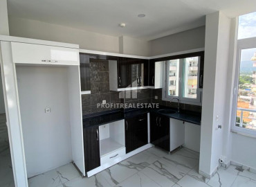 Two-bedroom apartment, 110m², on a high floor 150m from the sea in Tomuk area, Mersin ID-10075 фото-5}}