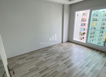 Two-bedroom apartment, 110m², on a high floor 150m from the sea in Tomuk area, Mersin ID-10075 фото-11