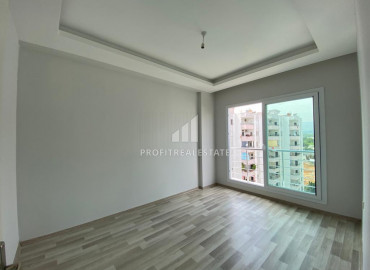 Two-bedroom apartment, 110m², on a high floor 150m from the sea in Tomuk area, Mersin ID-10075 фото-12