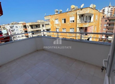 Недорогая вторичная недвижимость: трехкомнатная квартира, 90м², в 200м от моря в Махмутларе ID-10165 фото-13