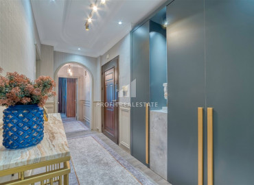 Apartment 2 + 1, 125m², with an interior from a designer, with a view of the mountains, in the center of Mahmutlar, 300m from the sea ID-10481 фото-12