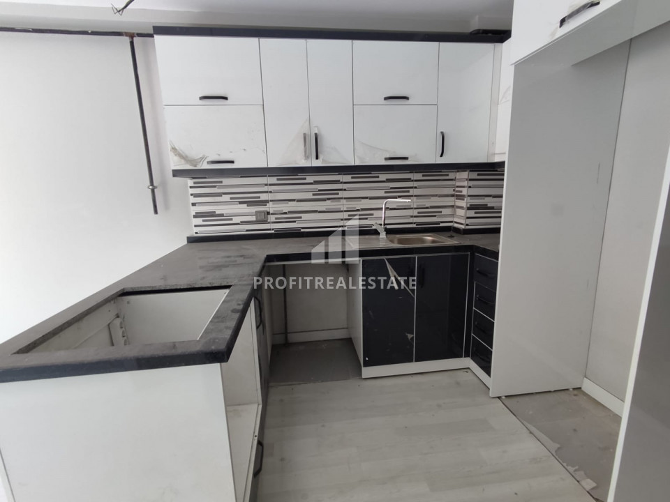 Новая квартира с одной спальней, 72м², в центре Мерсина, в районе Енишехир, 600м от моря ID-10572 фото-1