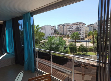 Меблированная двухкомнатная квартира с большим застекленным балконом в Авсалларе, Алания ID-10625 фото-9