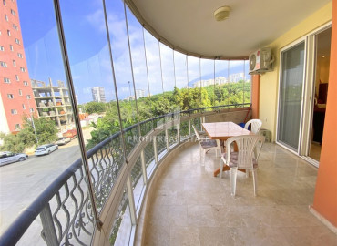Меблированная трехкомнатная квартира с застекленным балконом и видом на море в Махмутларе, Аланья ID-10633 фото-9