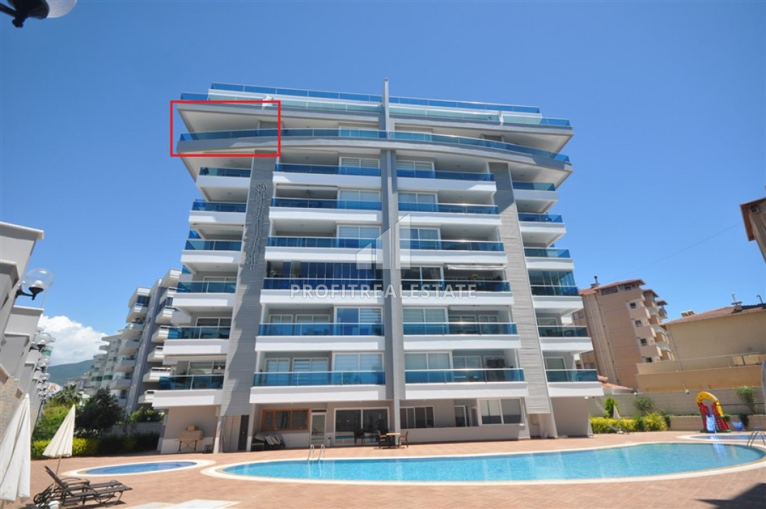 Большая двухуровневая квартира, 3+1, готовая к заселению, всего в 50 метрах от моря, Тосмур, Аланья ID-10671 фото-1