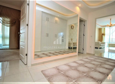 Меблированная трехкомнатная квартира 130 м2 с холлом и интерьером в стиле дворцовой роскоши, Махмутлар, Аланья ID-10716 фото-15