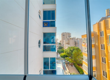 Квартира 1+1, 70м², с дизайнерским интерьером, двумя балконами и двумя ванными, на центральной улице Махмутлара в 150м от моря ID-11381 фото-15