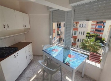 Inexpensive resale property: 1+1 apartment, 65m², 200m from the sea in Mahmutlar, Alanya ID-11383 фото-3