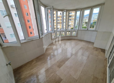 Меблированная трехкомнатная квартира 130 м2, с отдельной кухней, застекленным балконом, в 500 метрах от моря, Тосмур, Аланья ID-11422 фото-6