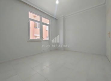 Spacious two bedroom apartment 120 m2, unfurnished, 200 meters from the sea in Tosmur, Alanya ID-11666 фото-10
