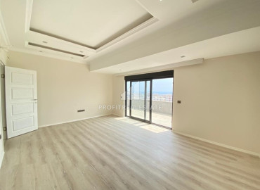 Spacious bright penthouse 220 m2, with three bedrooms, with sea views, unfurnished in Mahmutlar, Alanya ID-11708 фото-14