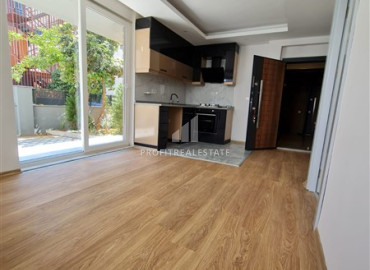Новая недвижимость в Анталии: двухкомнатная квартира с выходом в сад, 55м², в районе Муратпаша ID-11854 фото-1
