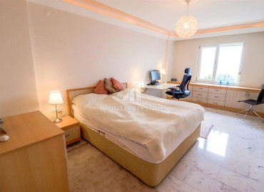 Elegant furnished apartment 3 + 1, with a glazed balcony, on the first coastline, Tosmur, Alanya ID-11926 фото-10
