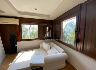 Недорогая трехэтажная вилла в 200 метрах от моря, в уютном районе Тюрклер, Аланья, 220 м2 ID-12021 фото-8