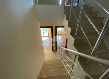 Недорогая трехэтажная вилла в 200 метрах от моря, в уютном районе Тюрклер, Аланья, 220 м2 ID-12021 фото-18