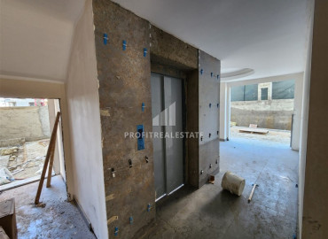 Меблированная двухкомнатная квартира с дизайнерским интерьером, в новостройке в Махмутларе, Аланья ID-12045 фото-6