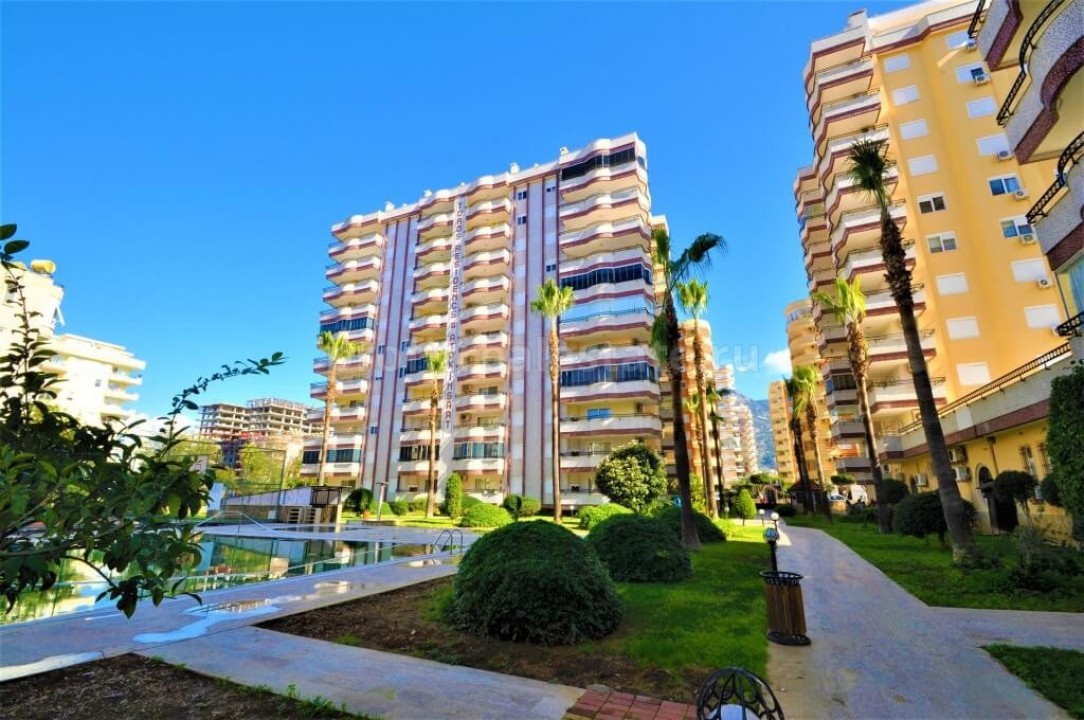 Large apartment in a complex with perfect infrastructure in Mahmutlar, Alanya, Turkey ID-0930 фото-1