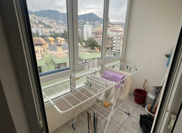 Меблированная двухкомнатная квартира 60 м2, с застекленным балконом, в 300 метрах от моря в центре Аланьи ID-12106 фото-15
