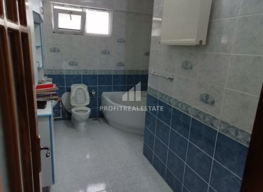 Apartment with three bedrooms, unfurnished, with jacuzzi and separate kitchen, 200 meters from the sea, in the center of Alanya ID-12108 фото-10