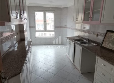 Apartment with three bedrooms, unfurnished, with jacuzzi and separate kitchen, 200 meters from the sea, in the center of Alanya ID-12108 фото-12
