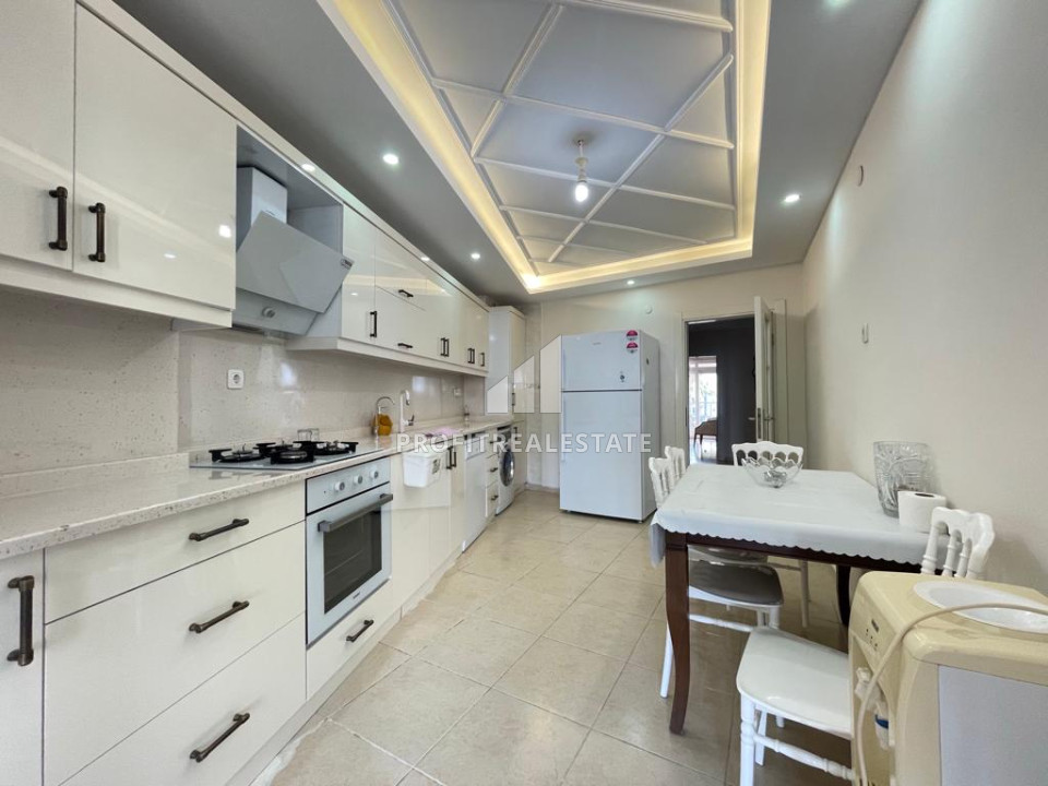 Квартира с тремя спальнями, 159м², в комфортабельной резиденции на первой береговой линии в Акдениз, Мезитли ID-12123 фото-1