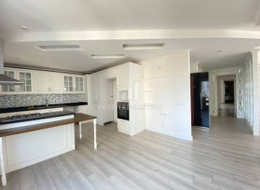 Comfortable apartment 4 + 1, 200m², original layout with private sauna and hammam in Akdeniz, Mezitli district ID-12188 фото-1