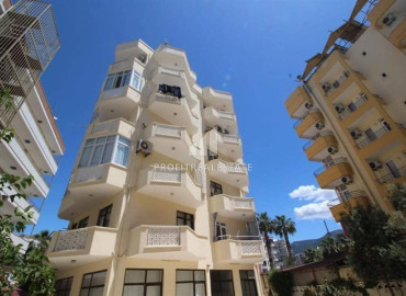 Меблированная трехкомнатная квартира по привлекательной цене, в 50 метрах от моря, в доме без инфраструктуры, Тосмур, Аланья ID-12208 фото-1