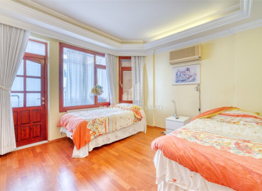 Spacious three bedroom apartment, furnished and equipped, a stone&#39;s throw from the sea, Oba, Alanya, 160 m2 ID-12231 фото-12