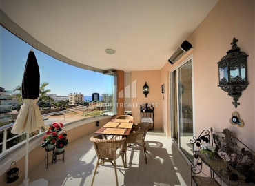 Меблированная трехкомнатная квартира 110 м2, с видом на море, с застекленными балконами, в 400 метрах от пляжа, Тосмур, Аланья ID-12262 фото-11