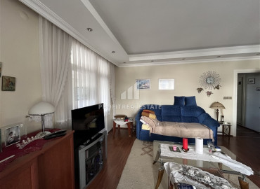 Меблированная трехкомнатная квартира с отдельной кухней и застекленным балконом, в 300 метрах от моря, Тосмур, Аланья ID-12299 фото-8