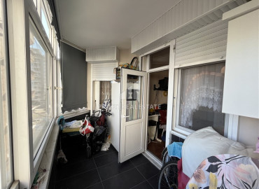 Меблированная трехкомнатная квартира с отдельной кухней и застекленным балконом, в 300 метрах от моря, Тосмур, Аланья ID-12299 фото-17