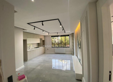 Элегантная квартира 1+1, 55м², с дизайнерским ремонтом на берегу моря в Мезитли, в комплексе с бассейном ID-12306 фото-4