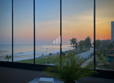 Фешенебельный трехкомнатный пентхаус, 110м², с дизайнерским интерьером на берегу моря в Мерсине, Томюк ID-12374 фото-1