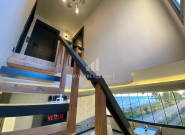 Luxury two bedroom penthouse, 110m², with a designer interior on the beach in Mersin, Tomyuk ID-12374 фото-14