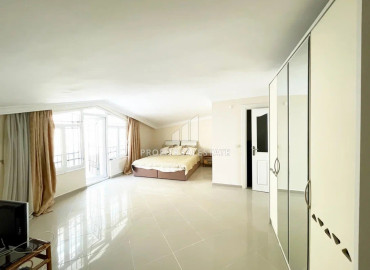 Большая элегантная двухуровневая квартира 250 м2, с тремя спальнями и панорамным видом на море, в Аланье ID-12641 фото-13
