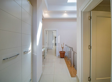 Large view duplex 4 + 1 20 meters from the sea, Yesilbahce, Lara, Antalya, 400 m2 ID-12756 фото-11