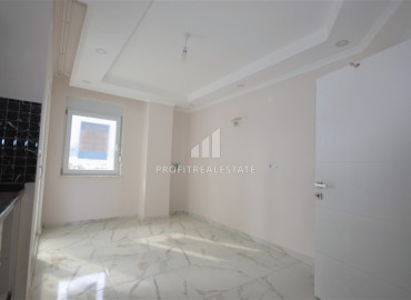 Бюджетная двухкомнатная квартира, 52м², в доме городского типа в 1750м от моря в районе Газипаша, Алания ID-12767 фото-8