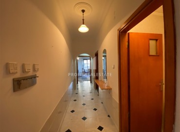 Меблированная трехкомнатная квартира 100 м2, с отдельной кухней, на первой береговой линии в Оба, Аланья ID-13037 фото-18