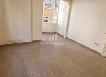 Недорогая двухкомнатная квартира 70 м2, без мебели, с кухонным гарнитуром и застекленным балконом, в Махмутларе, Аланья ID-13284 фото-6